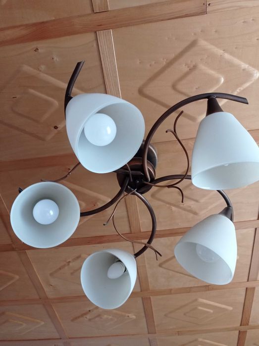 Lampa sufitowa do salonu