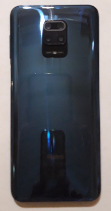 Мобильный телефон Redmi Note 9 Pro.