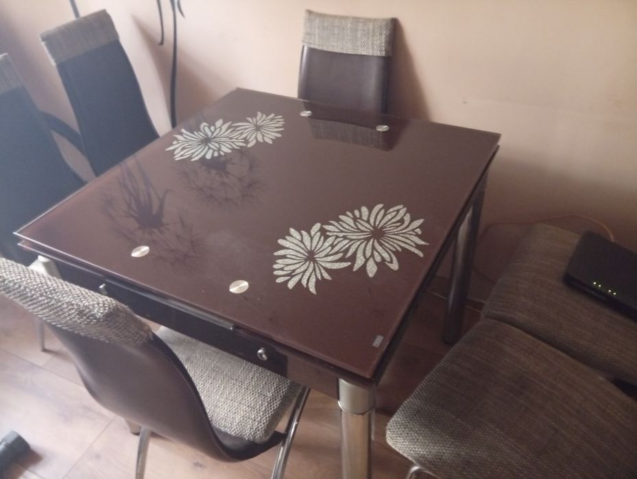 Stół z sześcioma krzesłami  z dowozem