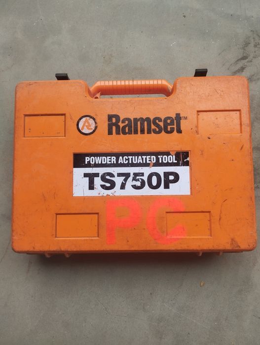 Pistola pregos/pinos Ramset TS750P