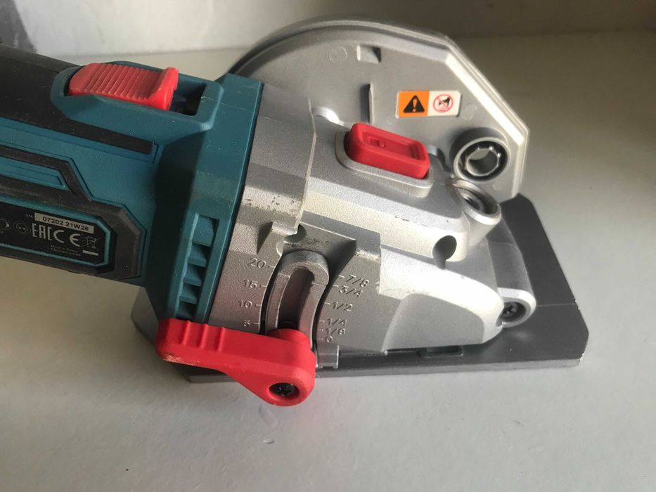 Безщіткова акумуляторна міні-дискова пилка Erbauer EMCS18-Li 98 мм