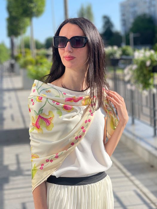 Українська хустка з квітами