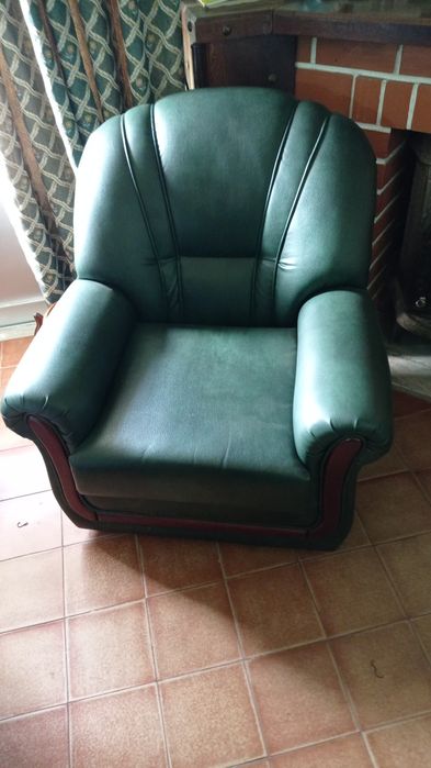 Conjunto de sofás em napa verde