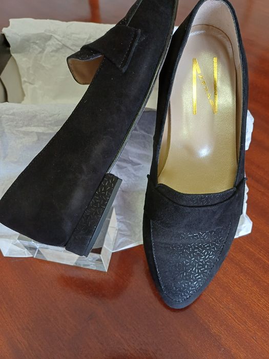 Sapatos pretos camurça