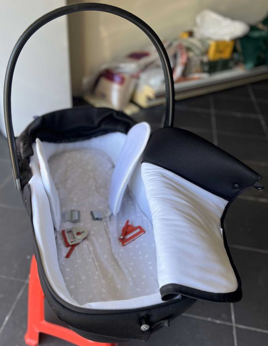 Alcofa Chicco com Kit Car incluído