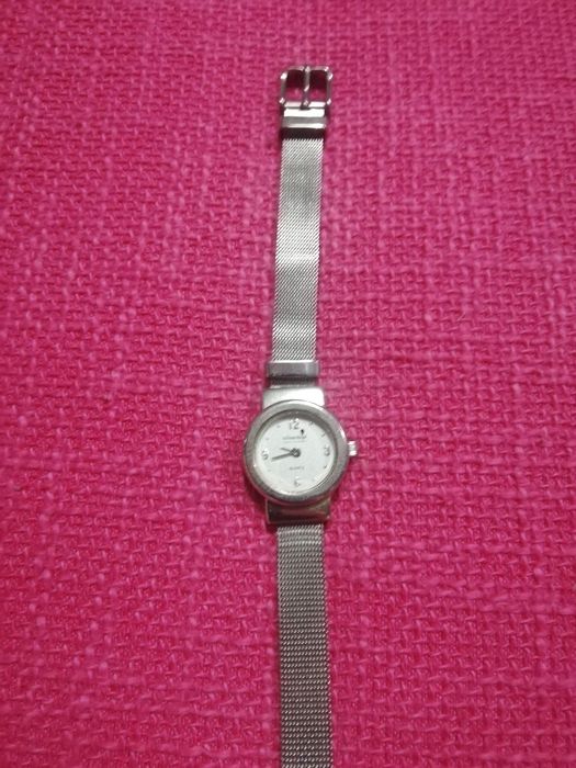 Relógio de pulso com bracelete dupla