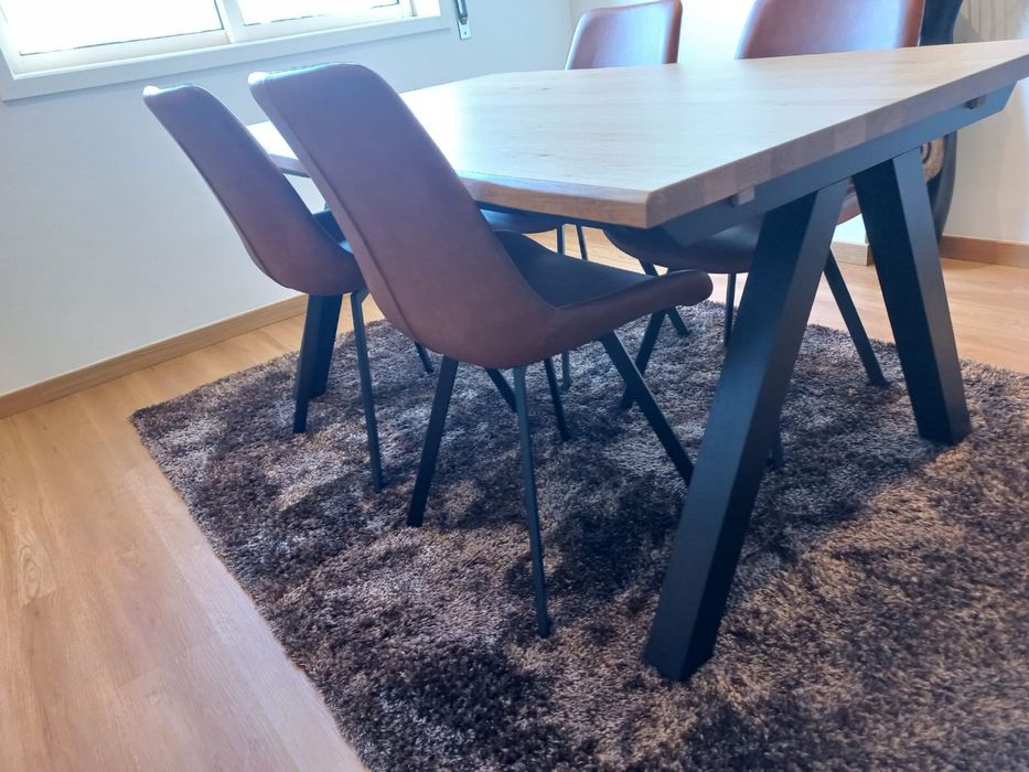 Mesa de jantar com extensão