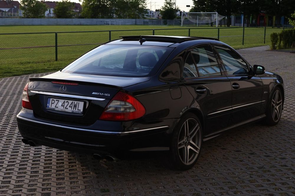 Mercedes-Benz Klasa E Mercedes E63 AMG