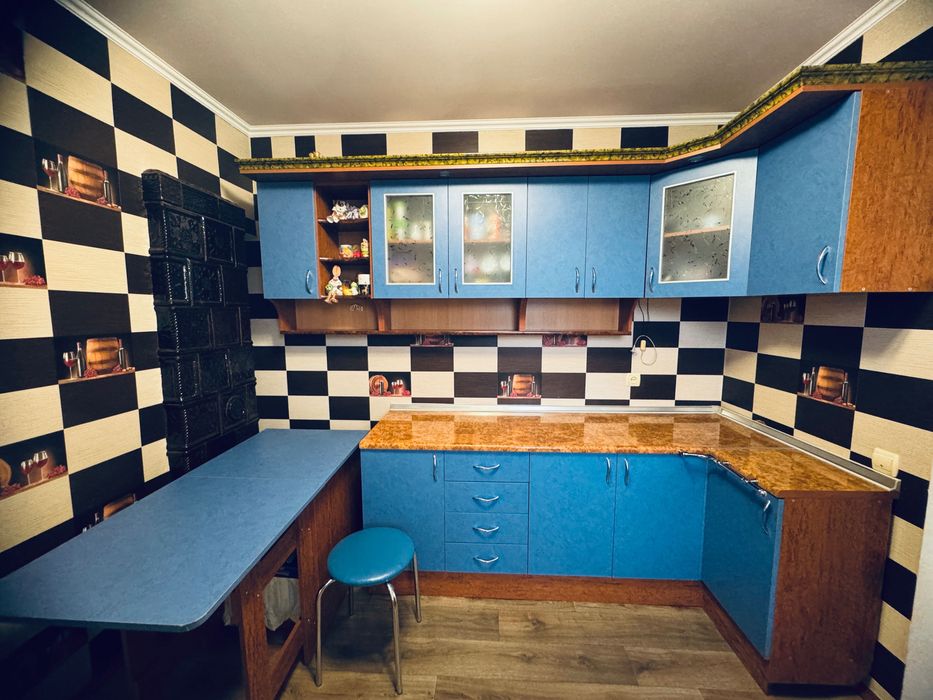 Продам кухню разом і столом трансформером