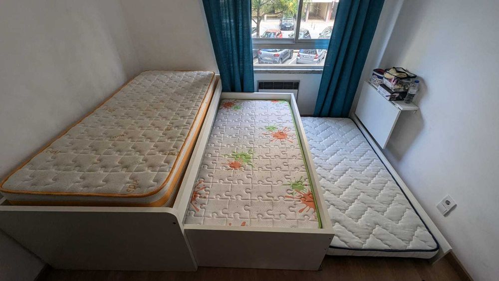 Cama gaveta tripla com colchões