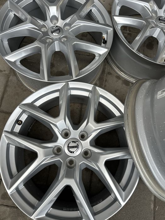 Диски литі оригіна Volvo 5/108/18