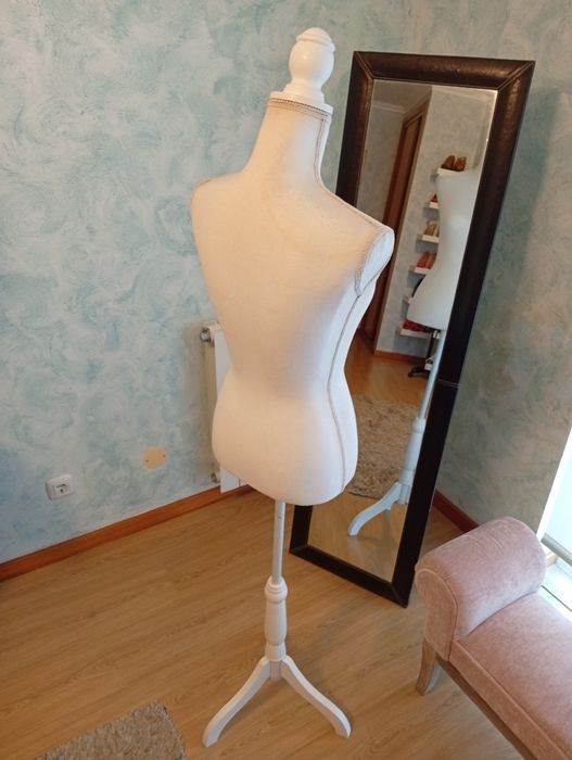 Busto Feminino de Costureira