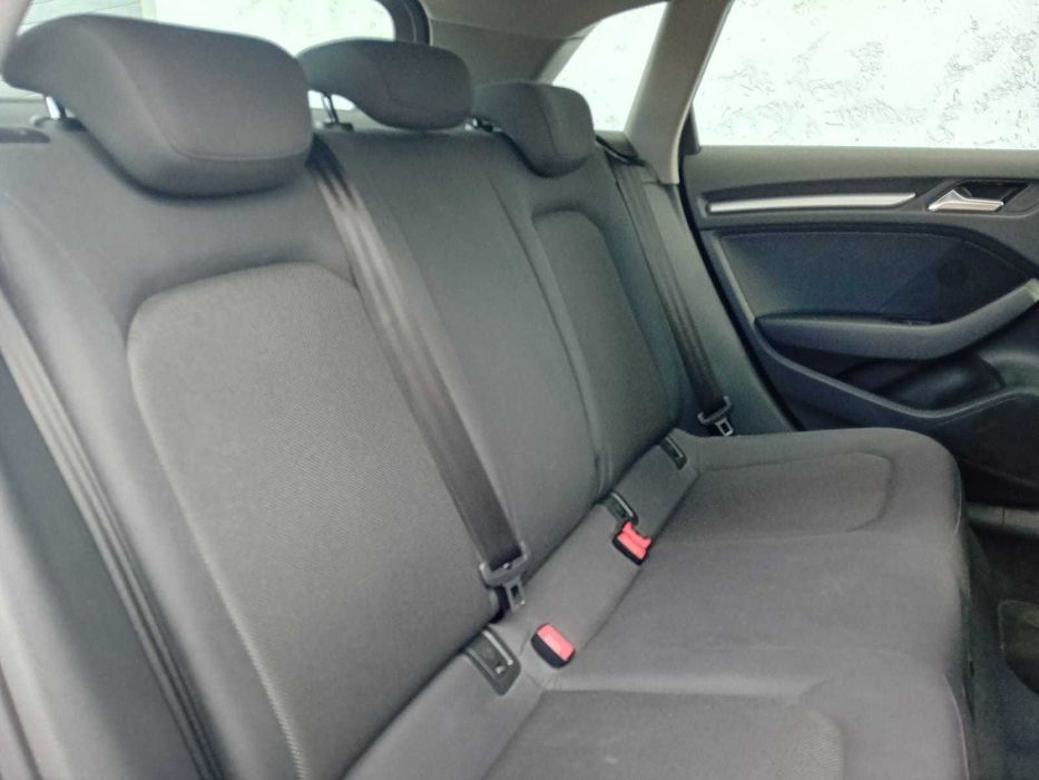 Audi A3 1.6 Sportback S-Line - Nacional ( pequeno sinistro )