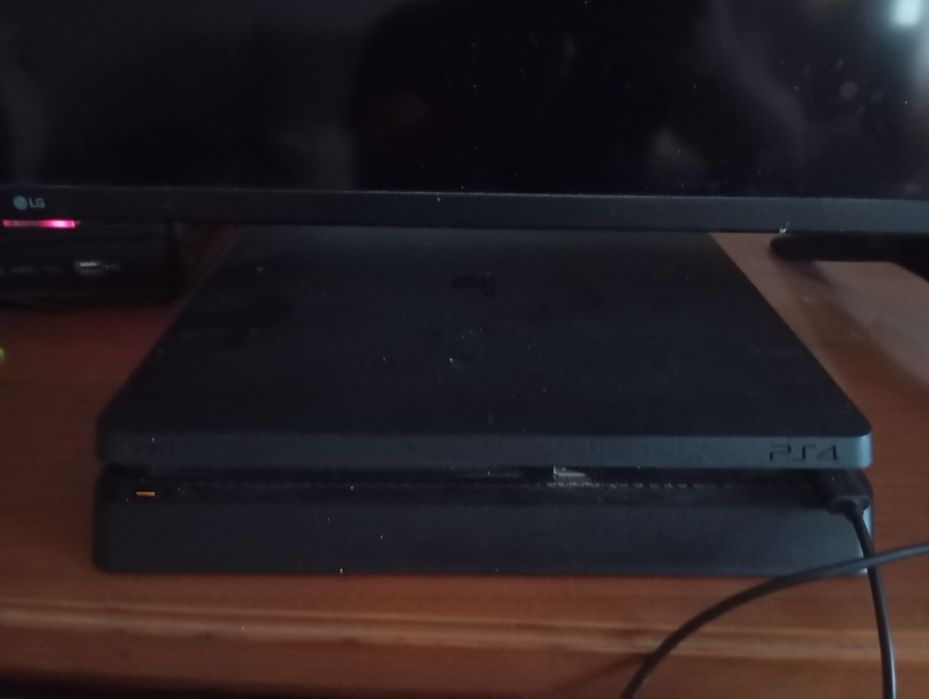 PLAYSTATION 4 em bom estado