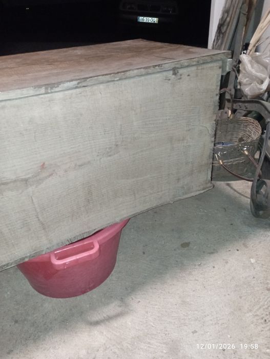 Arca em castanho antiga