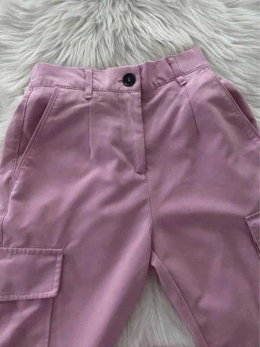 Różowe spodnie wysoki stan