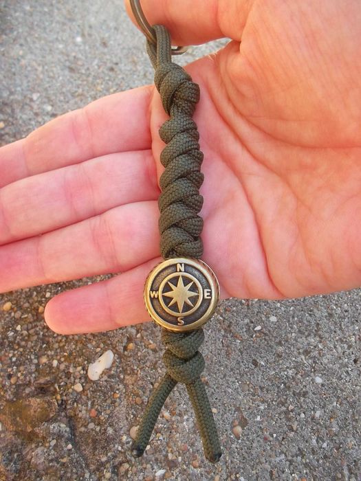 Porta-chaves em Paracord com Rosa dos Ventos