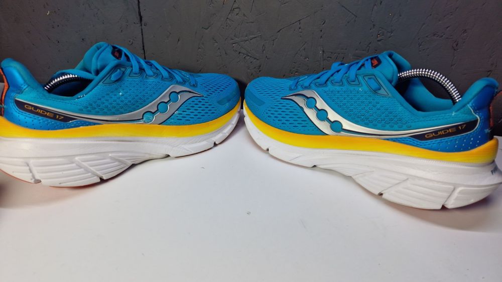 Saucony Guide 17 синього кольору.  Розмір 42.5