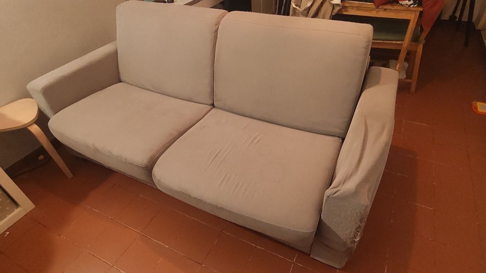 Sofa cama em estado razoável