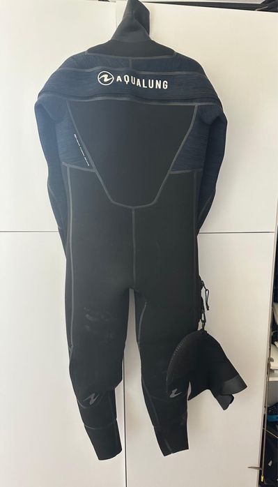 Fato mergulho semi-seco