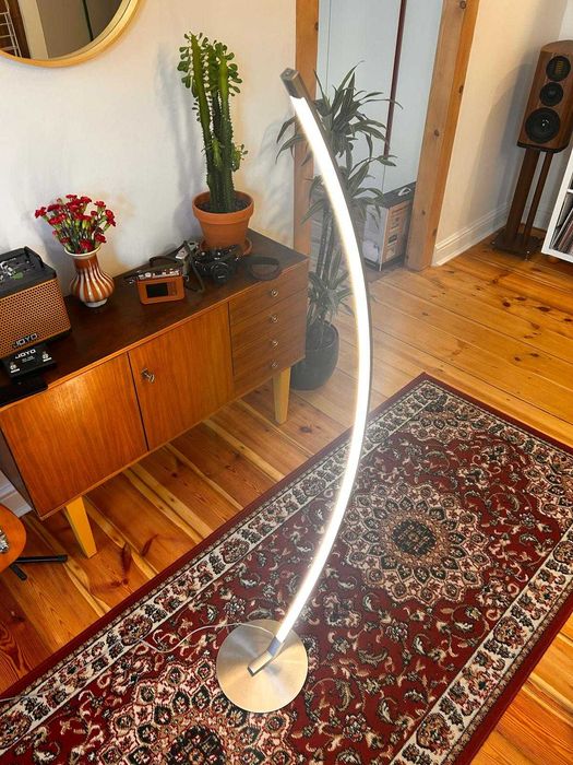 Lampa wolnostojąca łukowa LED (ciepłe światło)