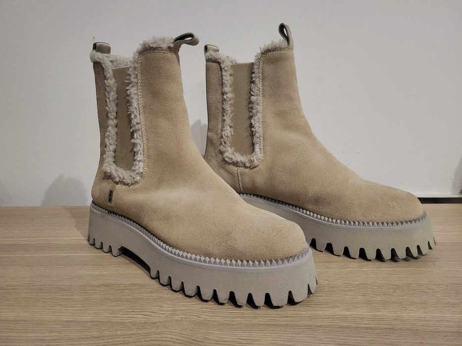 Nieużywane, skórzane i ocieplane botki firmy Maruti