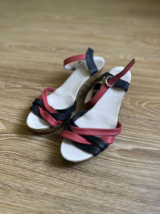 Босоніжки жіночі