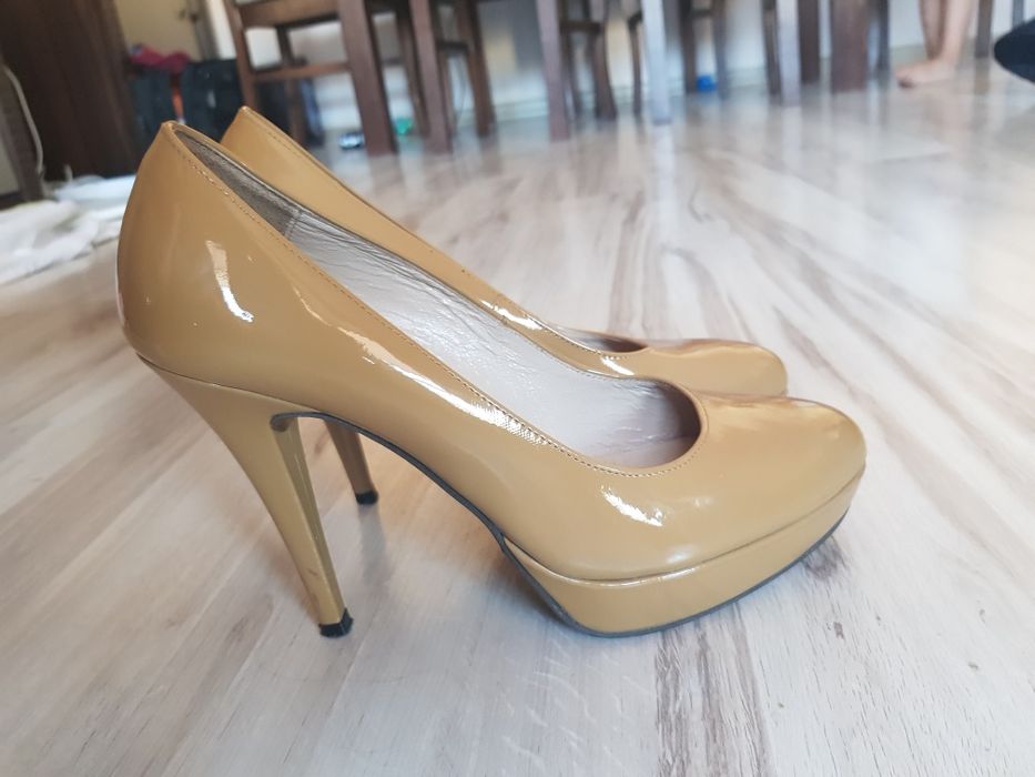 Szpilki czółenka Ryłko  lakierowane 38