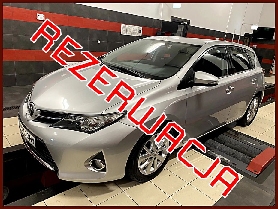 Toyota Auris kamera cofania ledy nawigacja