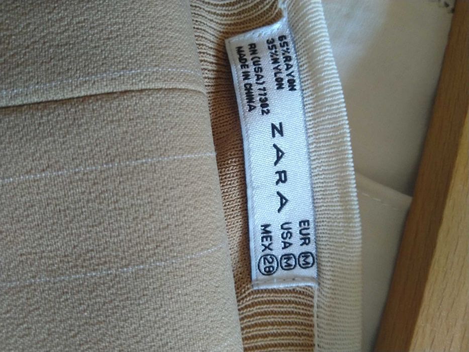 Casaco beje, trespasse.