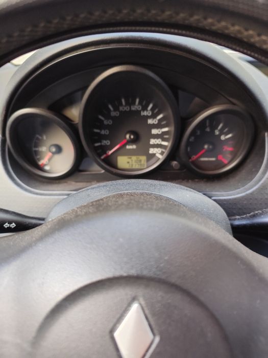 Mitsubishi Colt em estado irrepreensível