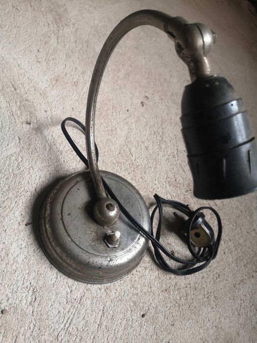 Stara lampka biurkowa