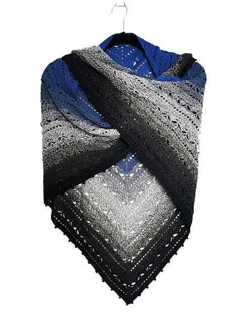 Chusta szydełkowa ombre niebiesko-szara, elegancka i efektowna