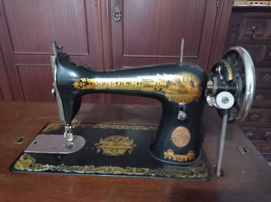 Máquina de Costura Singer