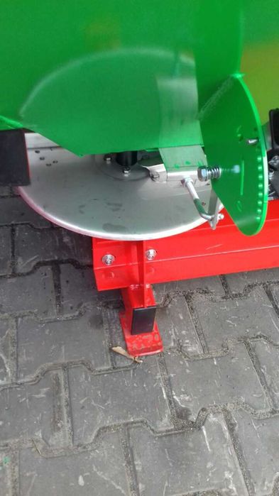 Розкидач міндобрив лійка рум 1000 кг Польща чистий Оригінал