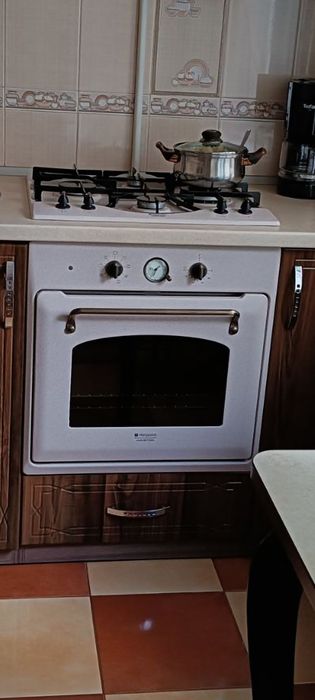 Варочная панель и. Духовой шкаф в отличном состоянии