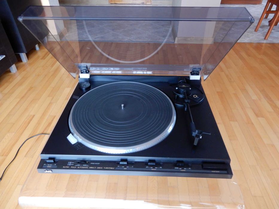 Gramofon JVC super stan.