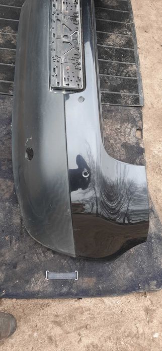 Zderzak tył vw golf V hetchbeck z czujnikami park. kod lakieru LC9Z