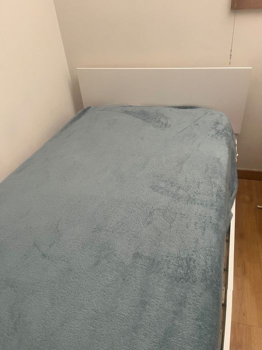 Cama com colchão e luzes led nova