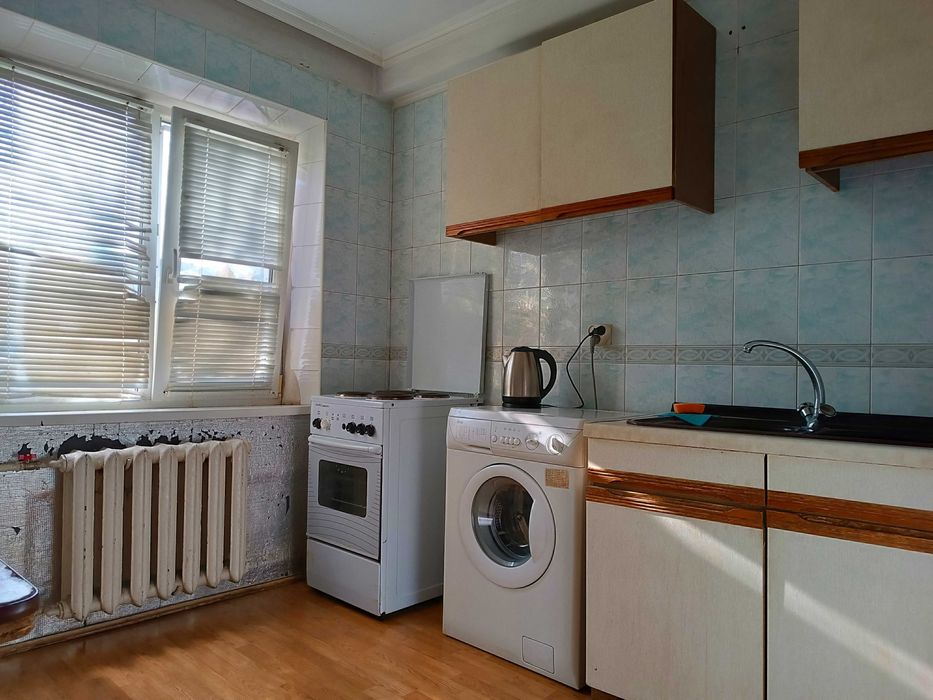 ТЦ "OASIS" ст.метро "Героев Днепра" 1-мин. ходьбы. Оболонский пр-т-43.