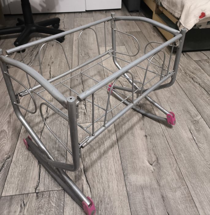 Колиска для ляльки