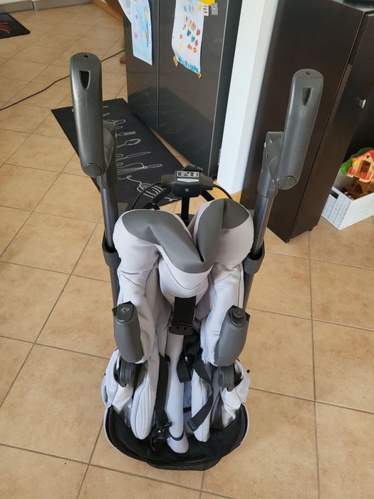 Carrinho bebé ChiccoTrio Love e alcofa