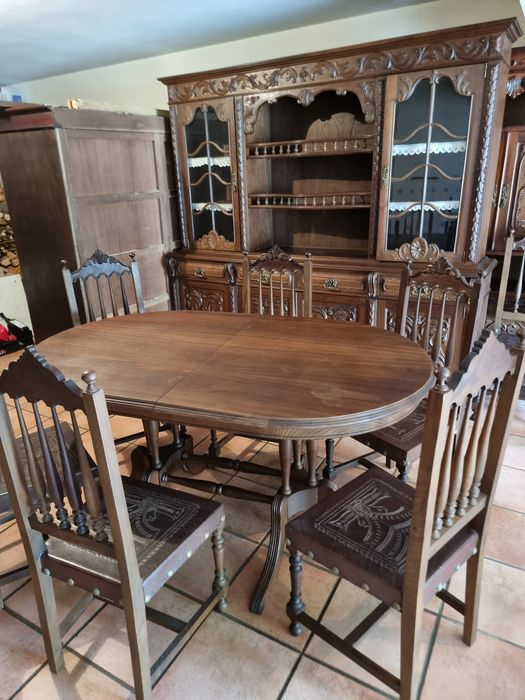 Mesa e cadeiras de jantar