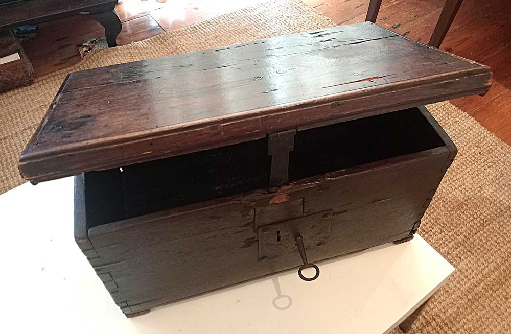 Raro Arca Baú antigo em Madeira Séc.XIX
