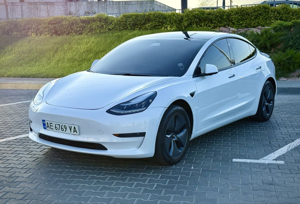 Tesla model 3 2021