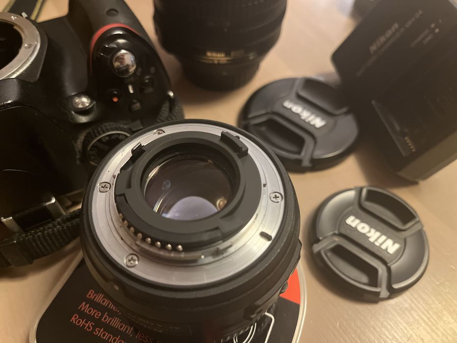 Aparat Nikon D5100 + obiektyw Nikkor 18-105 f3.5-5.6 + Nikkor 35 f1.8