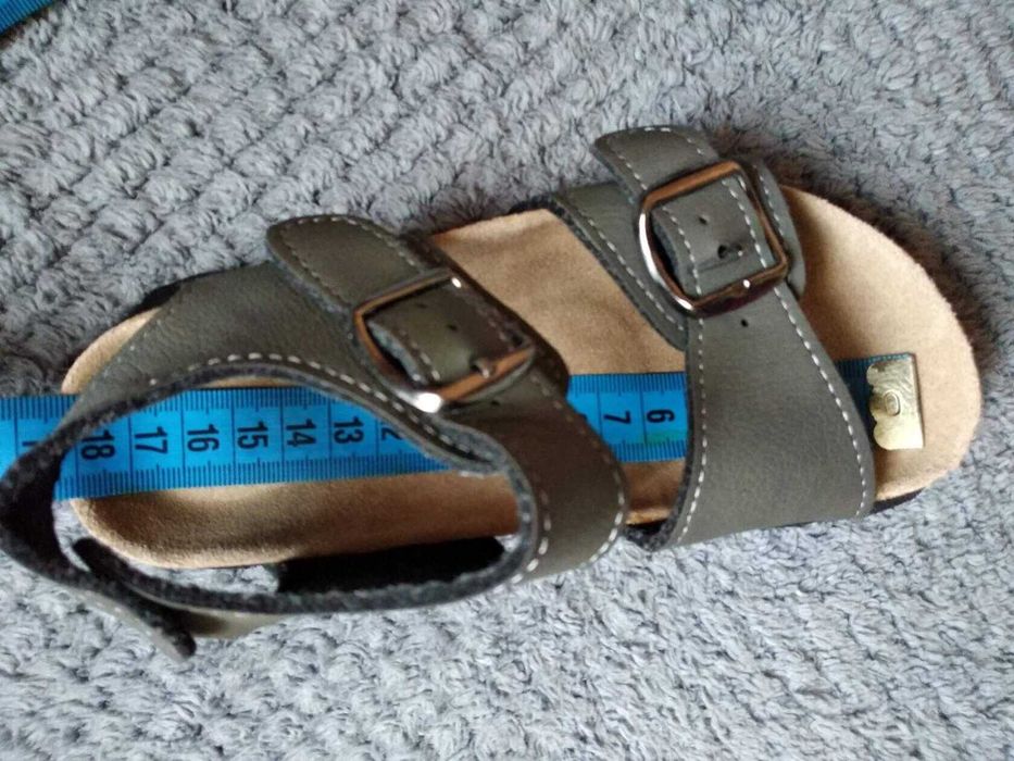 Зручні шкіряні сандалі - босоніжки Bobbi Shoes. розмір 29.