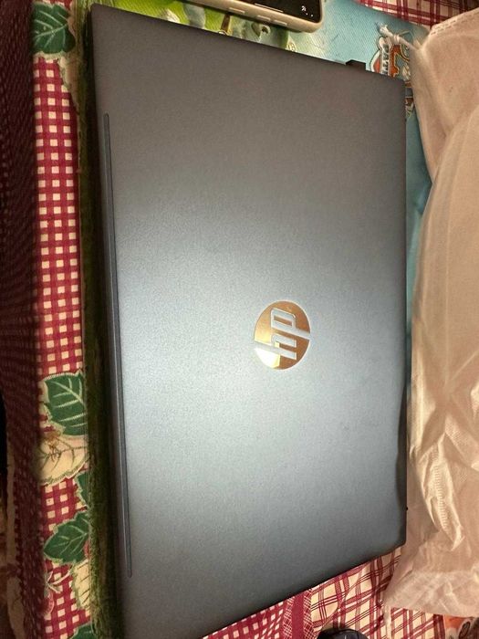 Portatil hp novo com garabtia e rato sem fio (novo] 700€ URGUENTE