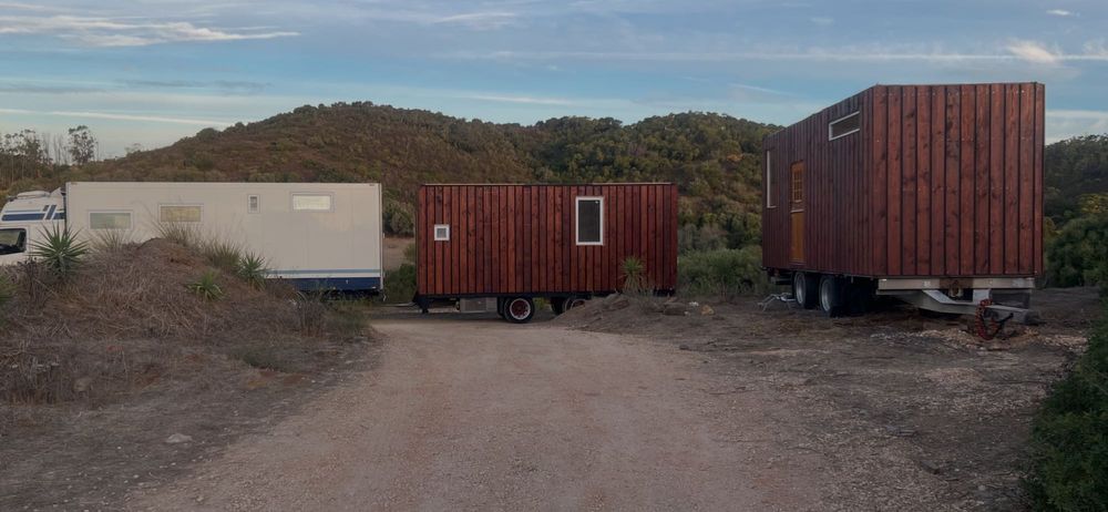 Tiny house totalmente mobilada, disponível em várias versões