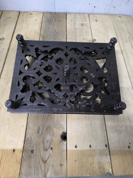 Suporte para bíblia em madeira